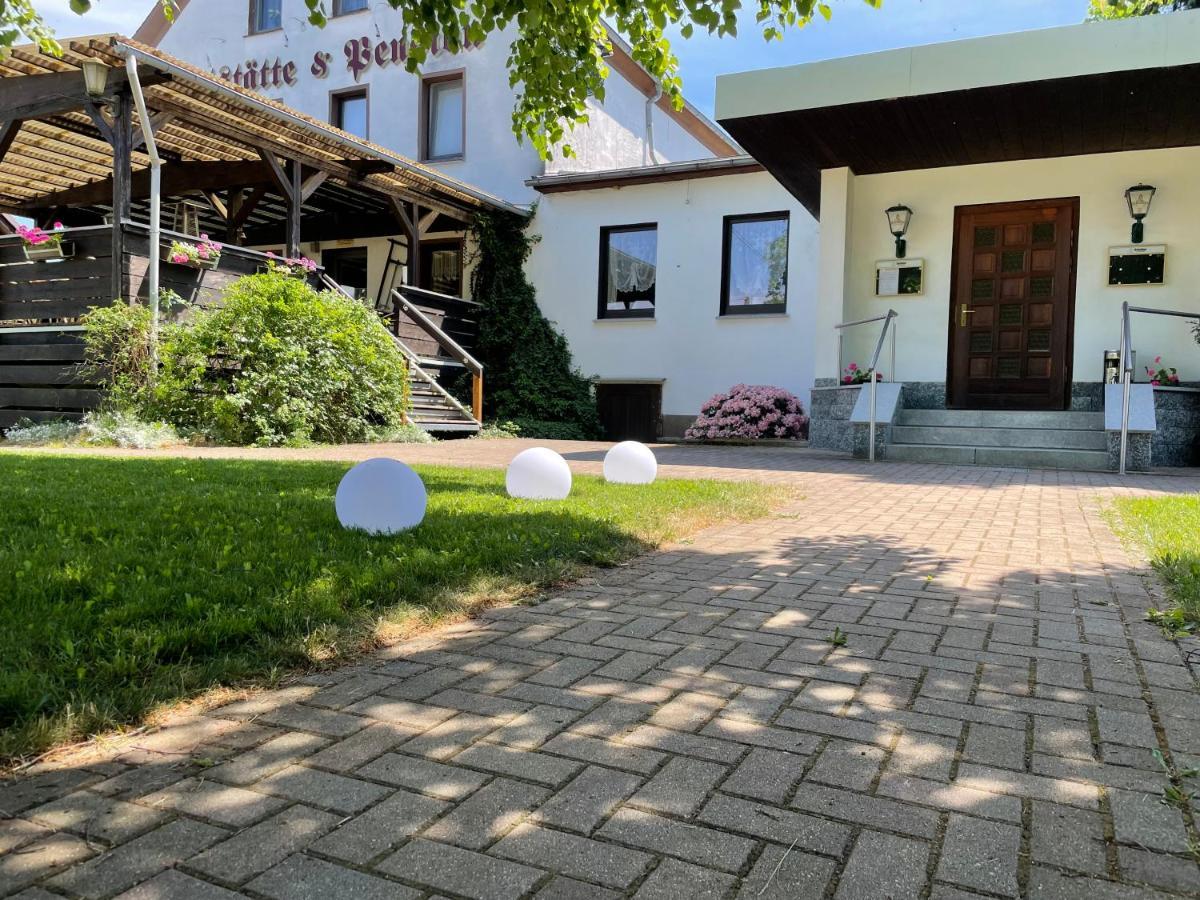 Pension & Gaststaette Bauernstube Heinsdorfergrund エクステリア 写真